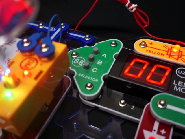 Snap Circuits Arcade Model SCA-200